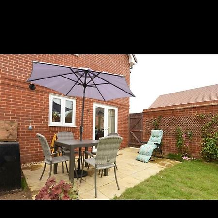 Beautiful En-Suite Room With Stairs Wokingham Exteriör bild