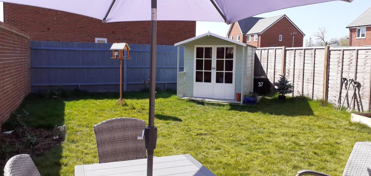 Beautiful En-Suite Room With Stairs Wokingham Exteriör bild